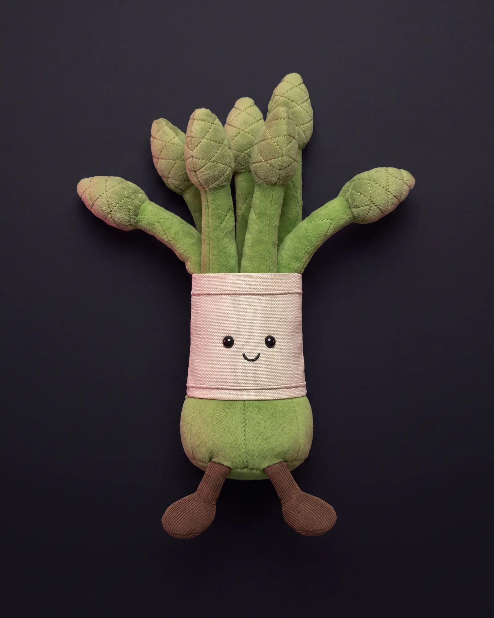 Amuseables Asparagus, 어두운 스튜디오 배경.