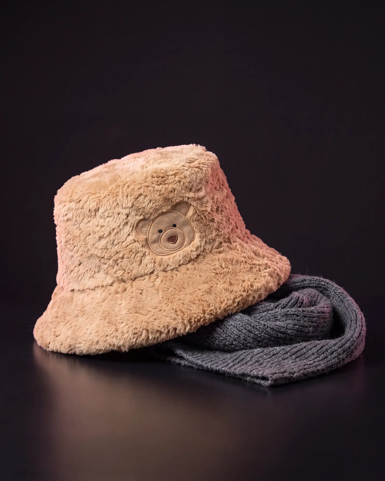 Bartholomew Bear Fluffleshade Hat, 두 번째 각도.