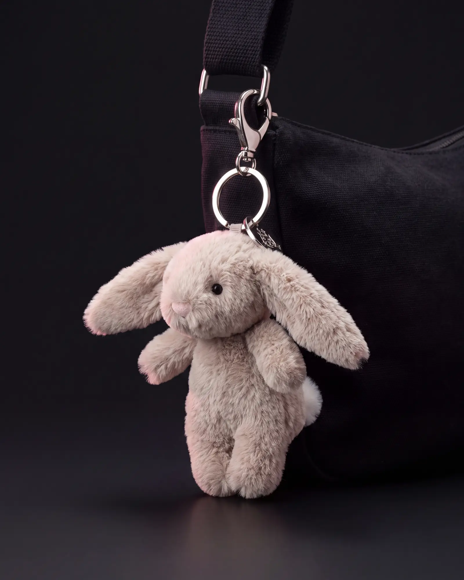 Bashful Bunny Beige Bag Charm, 두 번째 각도.