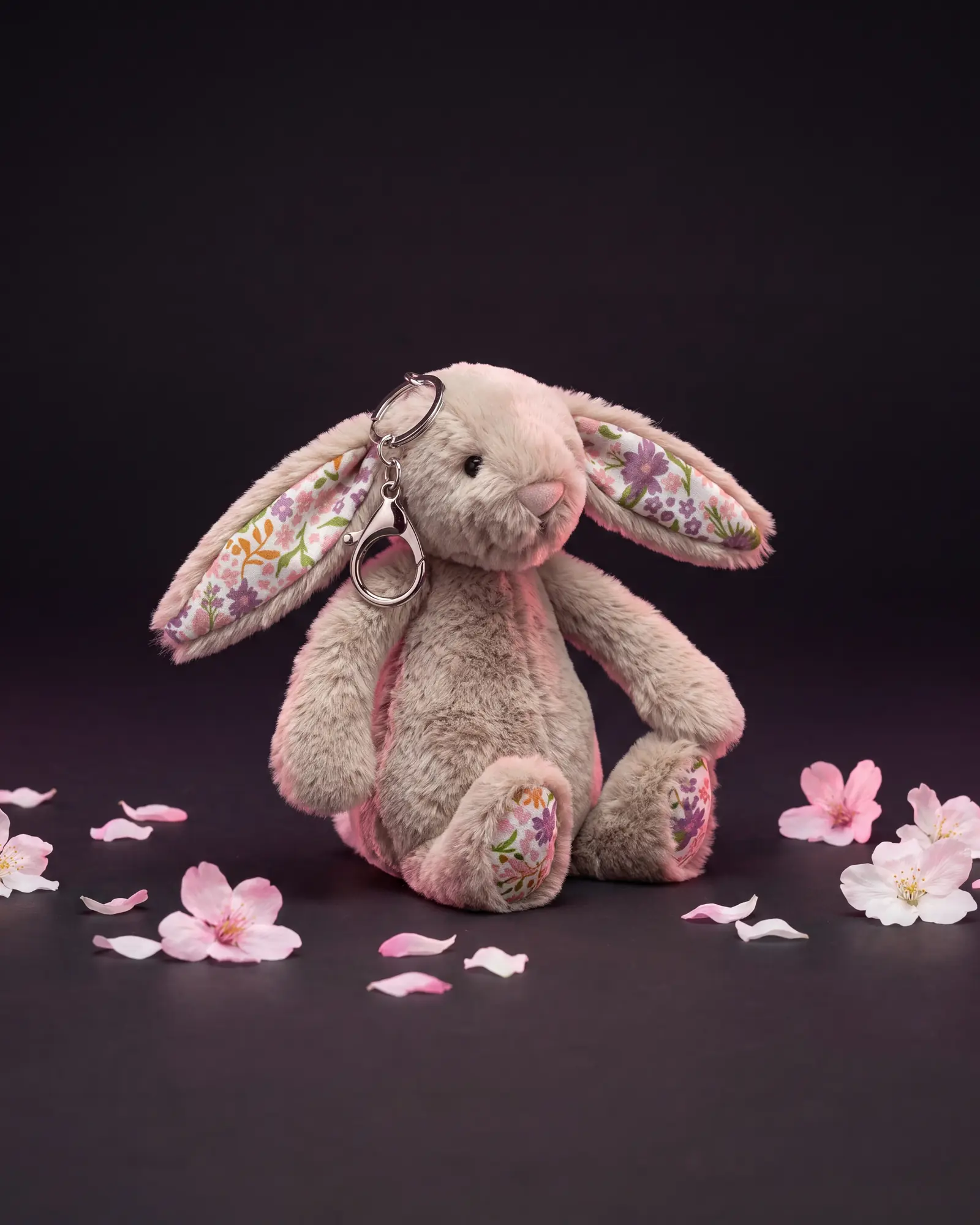 Blossom Beige Bunny 'Petal' Bag Charm, 두 번째 각도.