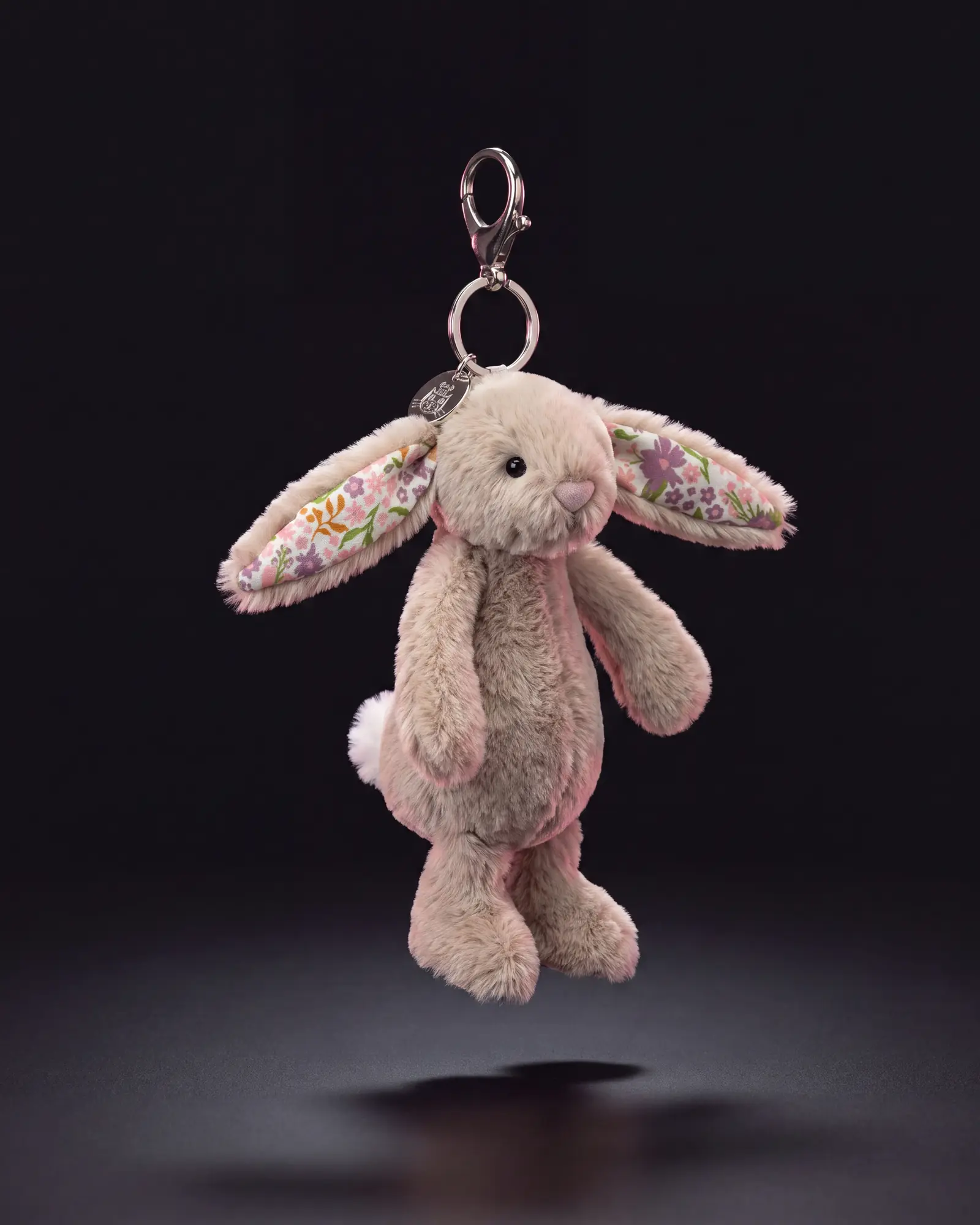 Blossom Beige Bunny 'Petal' Bag Charm, 어두운 스튜디오 배경.