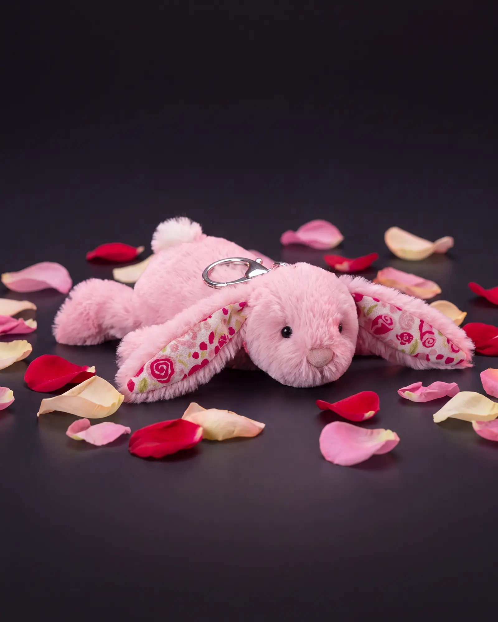 Blushkin Blossom Bunny Bag Charm, 두 번째 각도.
